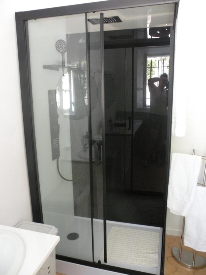 Bel 2 Ou 4 Personnes Vue Sur La Baie De Cannes Immense Piscine Calme Xxl Appartement Fréjus